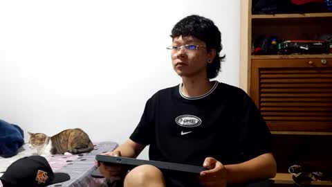 Snapshot of sebasslops chatting on January 8, 7:21 am Sebas online show from January 8, 7:21 am