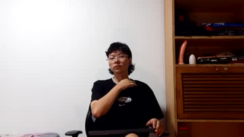 Snapshot of sebasslops chatting on January 9, 4:59 am Sebas online show from January 9, 4:59 am