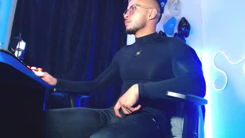 Sebastian online show from February 5, 6:51 am