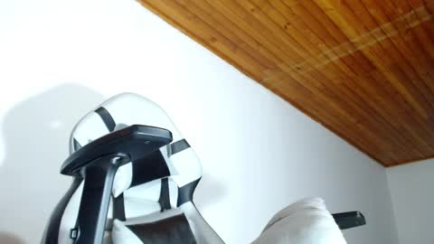 Sebastian online show from April 5, 2:20 am