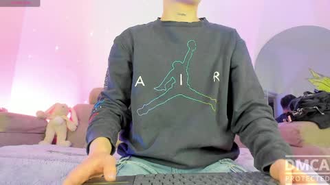     .  INDEPENDENT MODEL online show from April 13, 3:34 am