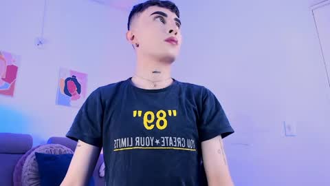     .  INDEPENDENT MODEL online show from April 22, 2:25 am