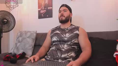 Instagram jeanpaulfit  online show from December 16, 12:26 am