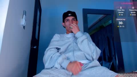 Sebastian online show from February 7, 4:05 am