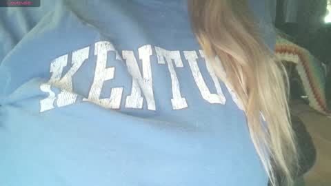 Snapshot of secret18slaveanon chatting on December 11, 3:47 pm Sunny online show from December 11, 3:47 pm