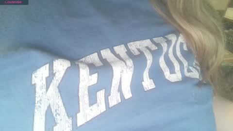 Snapshot of secret18slaveanon chatting on December 11, 7:14 pm Sunny online show from December 11, 7:14 pm