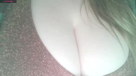 Snapshot of secret18slaveanon chatting on January 4, 5:27 am Sunny online show from January 4, 5:27 am