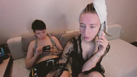 Snapshot of secret_dreams_ chatting on May 20, 10:21 am Amanda and pair in a real life we love each other but can play with you online show from May 20, 10:21 am