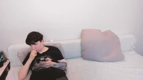 Snapshot of secret_dreams_ chatting on June 6, 5:28 pm Amanda and pair in a real life we love each other but can play with you online show from June 6, 5:28 pm