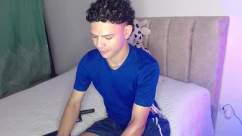 Snapshot of secret_justin chatting on November 27, 3:30 am JUSTIN online show from November 27, 3:30 am