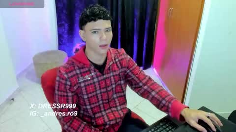 Snapshot of secret_justin chatting on December 1, 12:10 pm JUSTIN online show from December 1, 12:10 pm