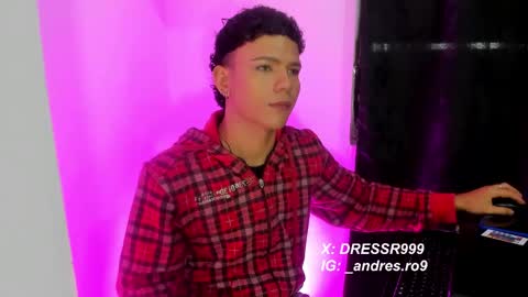 Snapshot of secret_justin chatting on December 4, 12:03 pm JUSTIN online show from December 4, 12:03 pm