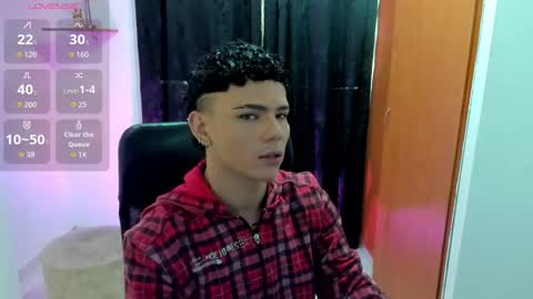 Snapshot of secret_justin chatting on December 14, 12:32 pm JUSTIN online show from December 14, 12:32 pm