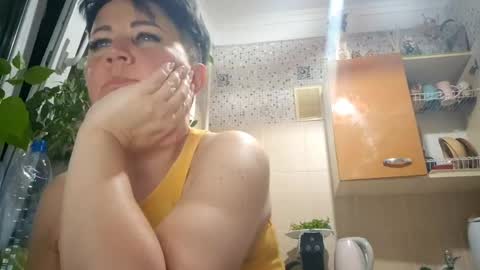 Snapshot of secret_luna_2028 chatting on June 1, 7:15 pm Bella online show from June 1, 7:15 pm