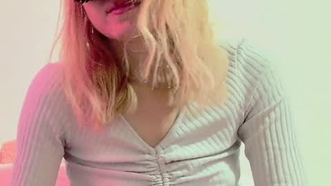 Snapshot of secretanni chatting on December 8, 10:41 am Anni online show from December 8, 10:41 am