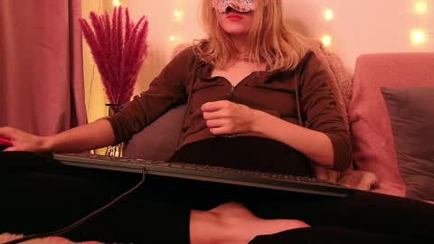 Snapshot of secretanni chatting on December 23, 10:33 pm Anni online show from December 23, 10:33 pm