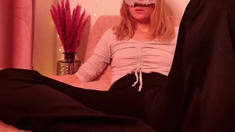 Snapshot of secretanni chatting on December 25, 12:05 pm Anni online show from December 25, 12:05 pm