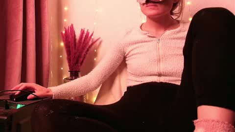 Snapshot of secretanni chatting on January 2, 7:18 pm Anni online show from January 2, 7:18 pm