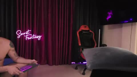 Kiki and Max online show from July 5, 4:19 am