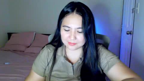 Snapshot of secretlover010101 chatting on May 9, 7:02 am MILAN online show from May 9, 7:02 am