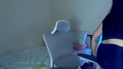 Snapshot of secretlover010101 chatting on May 16, 6:43 am MILAN online show from May 16, 6:43 am