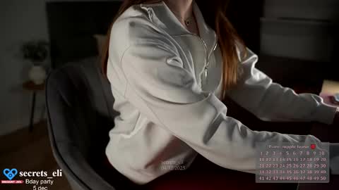 Snapshot of secrets_eli chatting on December 4, 3:21 pm Eliz online show from December 4, 3:21 pm