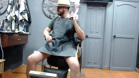 Snapshot of secrets_of_the_barber chatting on March 8, 4:23 am the Barber online show from March 8, 4:23 am