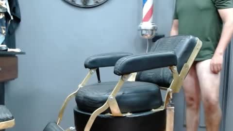 Snapshot of secrets_of_the_barber chatting on March 8, 10:32 am the Barber online show from March 8, 10:32 am