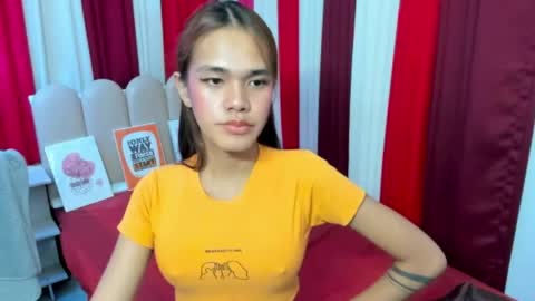 Snapshot of seductive_aliyah chatting on April 24, 6:49 am aliyah online show from April 24, 6:49 am