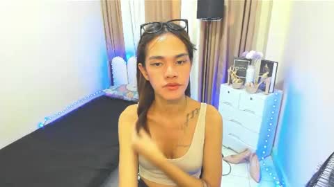 Snapshot of seductive_aliyah chatting on June 16, 7:33 am aliyah online show from June 16, 7:33 am