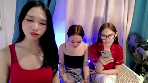 Snapshot of seductive_kimxxx chatting on May 26, 12:23 pm your miss universe kim online show from May 26, 12:23 pm