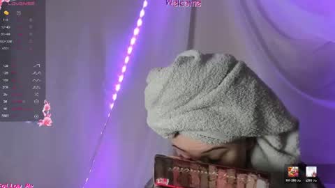 Snapshot of seductive_she_wolf chatting on June 21, 7:22 am seductive_she_wolf online show from June 21, 7:22 am