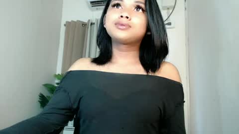 Snapshot of seductivedeluxe69 chatting on June 21, 6:05 am Deluxe online show from June 21, 6:05 am