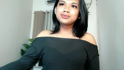 Snapshot of seductivedeluxe69 chatting on June 22, 4:31 am Deluxe online show from June 22, 4:31 am