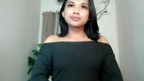 Snapshot of seductivedeluxe69 chatting on June 24, 8:52 pm Deluxe online show from June 24, 8:52 pm