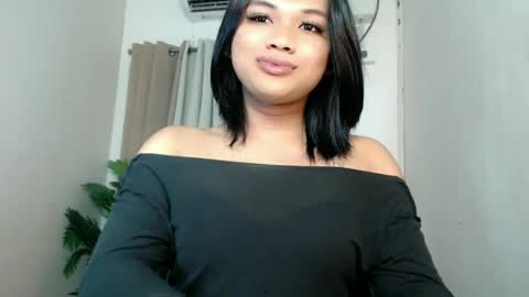Snapshot of seductivedeluxe69 chatting on June 28, 6:52 am Deluxe online show from June 28, 6:52 am