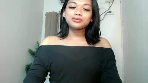 Snapshot of seductivedeluxe69 chatting on July 2, 5:19 pm Deluxe online show from July 2, 5:19 pm