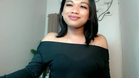 Snapshot of seductivedeluxe69 chatting on July 7, 4:22 pm Deluxe online show from July 7, 4:22 pm