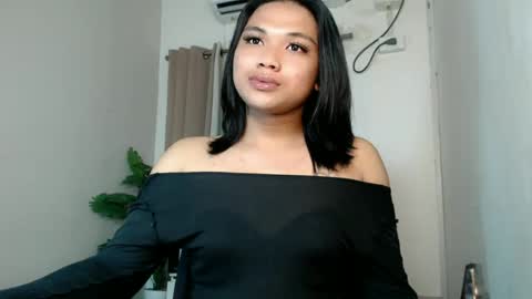 Snapshot of seductivedeluxe69 chatting on July 23, 9:35 pm Deluxe online show from July 23, 9:35 pm