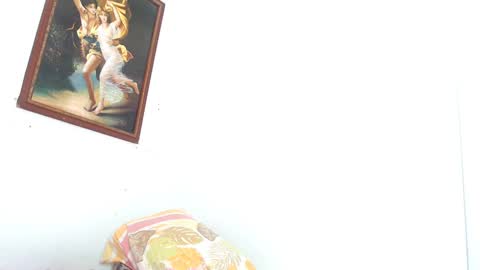 Estefany online show from December 3, 2:05 pm