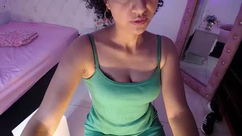 seductress_malia online show from October 14, 1:45 pm