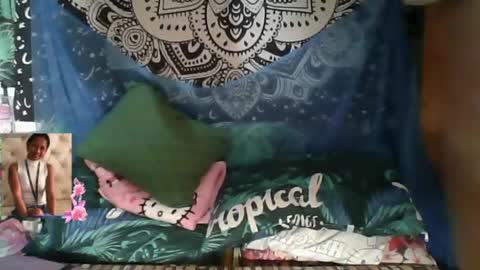 Snapshot of seductress_petite chatting on April 17, 10:35 pm martha online show from April 17, 10:35 pm