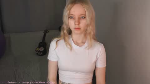 Snapshot of seebunny chatting on June 26, 4:11 pm See Its honey bunny im Lana online show from June 26, 4:11 pm