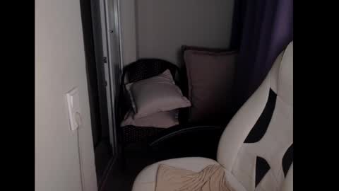 Snapshot of seeemily chatting on January 22, 2:35 pm Emily online show from January 22, 2:35 pm