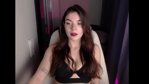 Snapshot of seeemily chatting on February 4, 10:43 am Emily online show from February 4, 10:43 am