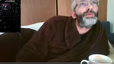 Snapshot of seewolf1000 chatting on December 25, 8:51 am seewolf1000 online show from December 25, 8:51 am