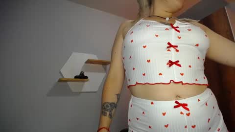 Snapshot of sejmet_5 chatting on January 22, 4:23 am Yeyis online show from January 22, 4:23 am