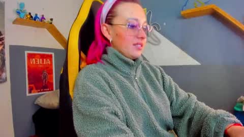 Snapshot of sejmet_5 chatting on November 28, 5:26 pm Yeyis online show from November 28, 5:26 pm