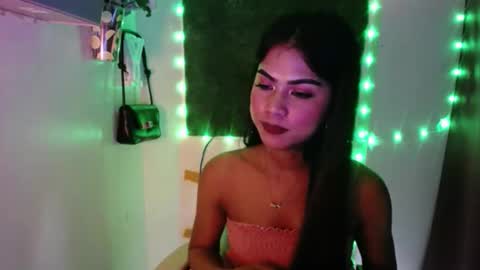 selena_fox2000 online show from April 19, 9:17 pm