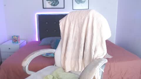 Selena online show from April 21, 5:39 pm